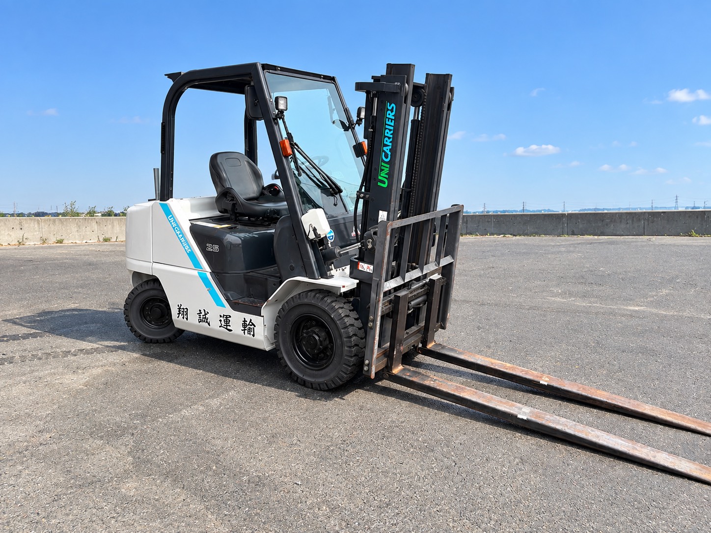 構内フォークリフト 2.5t
